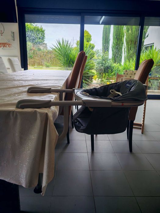 Cadeira de mesa giratória Chicco para bebé