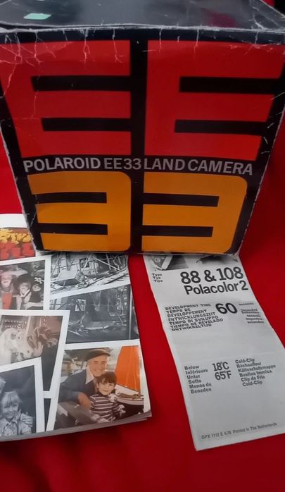 Máquina fotográfica antiga Polaroid EE33