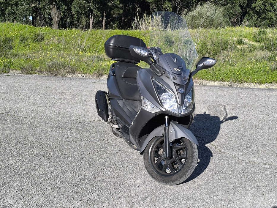 SYM 300i GTS com Topcase