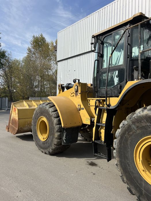 Фронтальний навантажувач Caterpillar 966 2017 рік