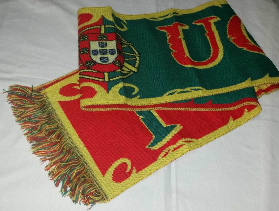 NOVOS. Desde 2€. Cachecóis, galhardete e oferta bandeira.