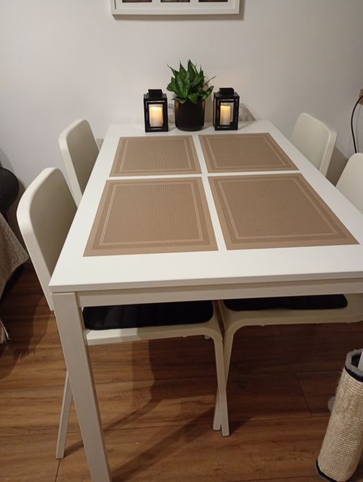 Biały stół do jadalni