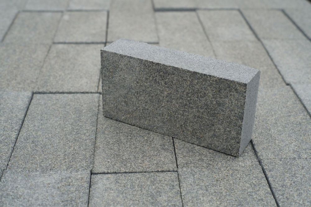 Бруківка гранітна повнопилена термооброблена