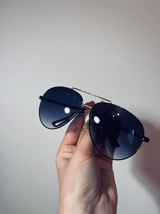 Piękne okulary przeciwsłoneczne aviator