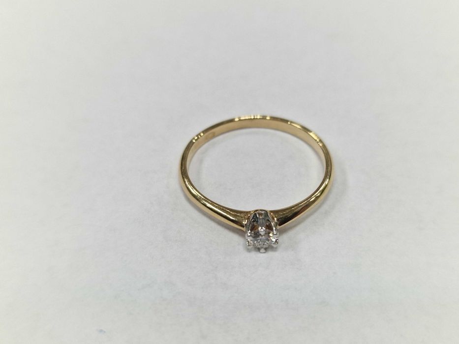 Złoty pierścionek damski/ 585/ 1.41 gram/ R12/ DIA 0.10 CT/ nowoczesny