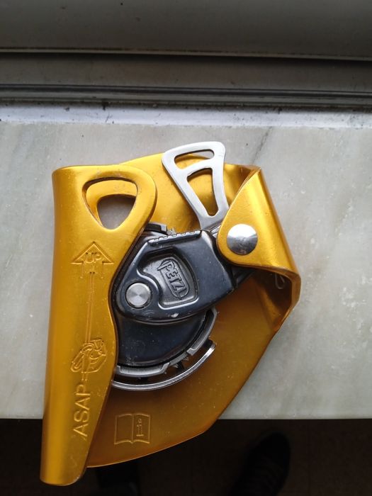 Anti-quedas PETZL muito bom estado quase novo