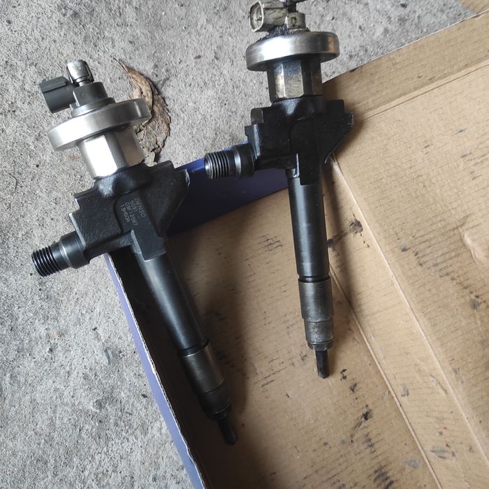 Wtrysk 6 wtrysków Denso 13H50A do Mazdy plus pompa wtryskowa