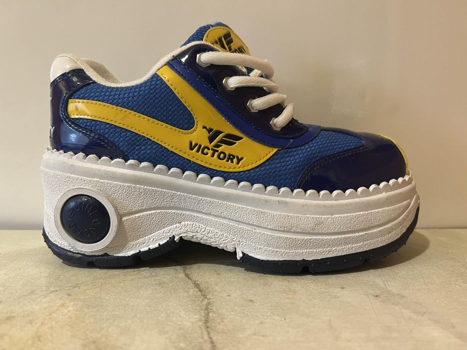 Кросівки  жіночі високі