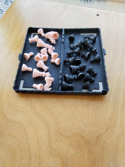 Шахматы ( мини) )карманные. Новые. Идеальное состояние.