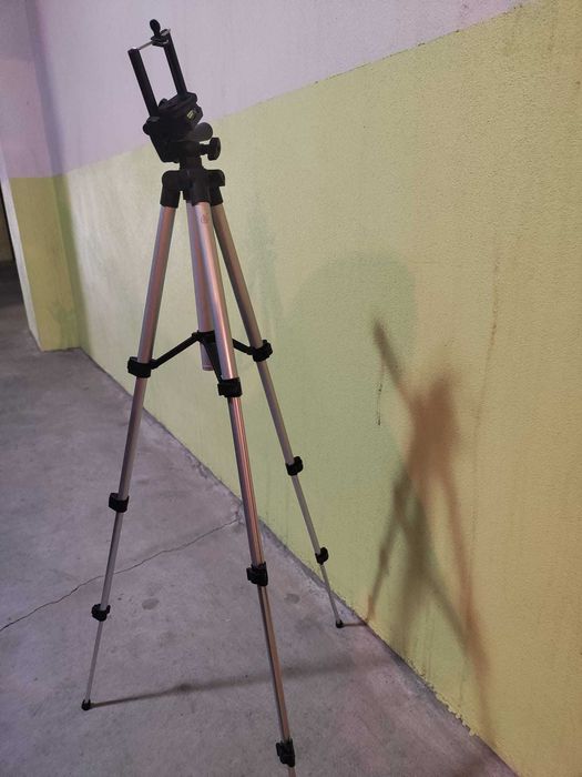 Tripod               .64551914558977121