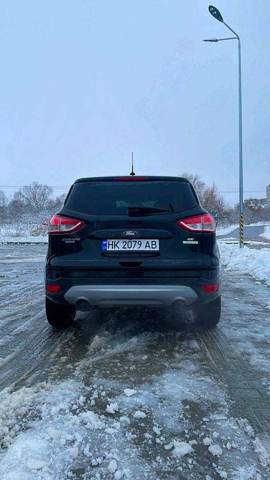 Автомобіль форд ескейп