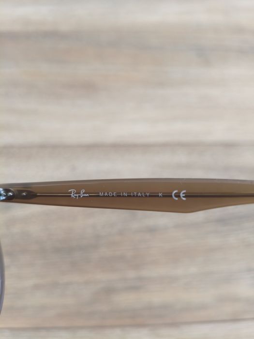 Óculos de sol Rayban danificados