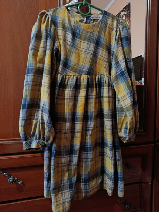 Костюми та плаття