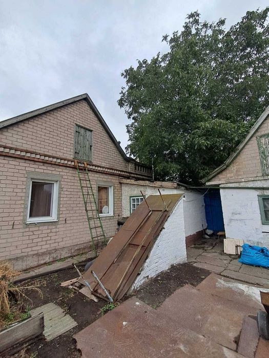 Продам 4-х комнатный дом, Земли 6  соток,  гараж. Победа-6