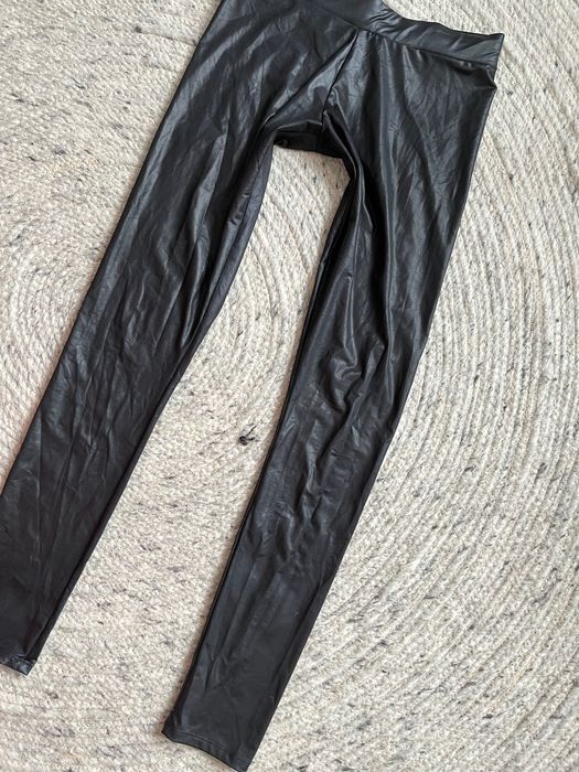 Gina Tricot nowe legginsy błyszczące imitacja skóry czarne S