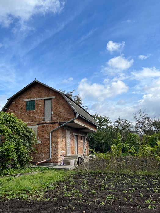 Продаж житлових будинків