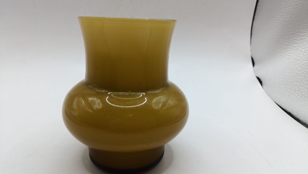 Wazon  artystyczny  ze  szkła  kolor  miodowy - musztardowy