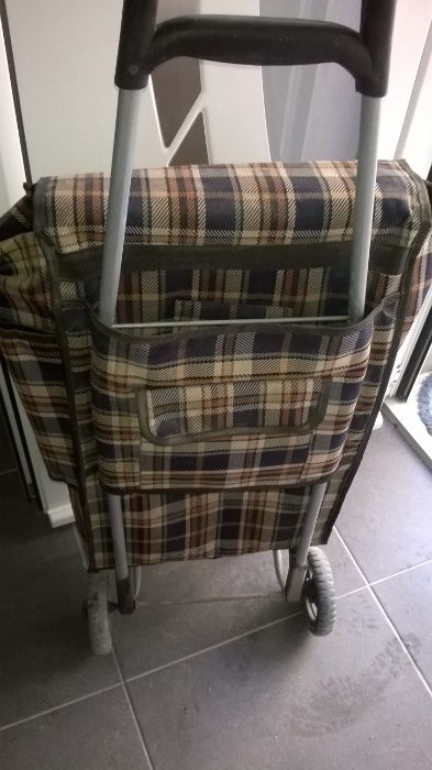 Carrinho de compras tipo TROLLEY