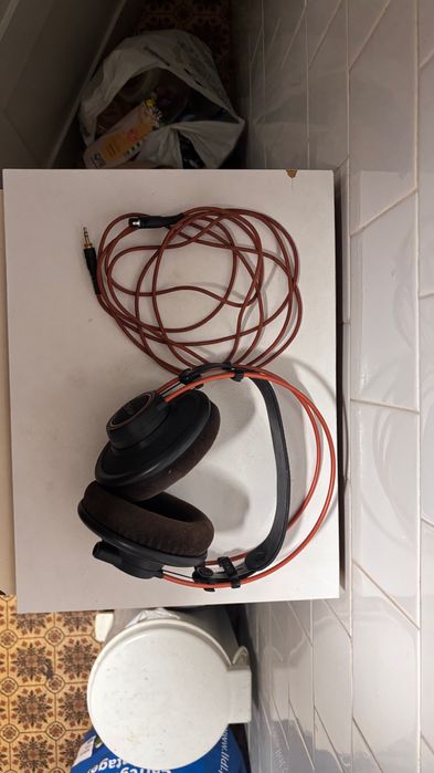 AKG K712 Mastering Headphones