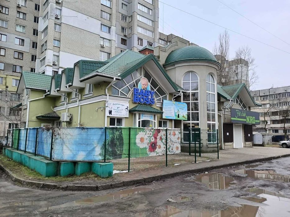 Продам нежилой комплекс на Таврическом общей площадью 736 м.кв.