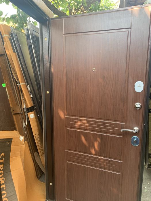 Входные двери от 3500. Экономки-2500