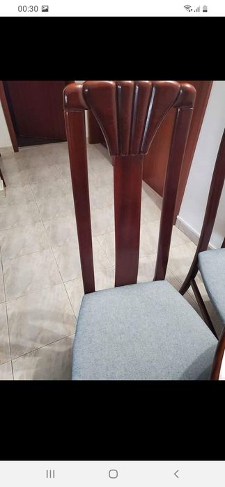 Cristaleira / louceiro + mesa jantar extensivel + cadeiras em mogno