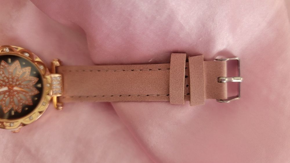 Relógio Quartz Rosa Com Brilhantes