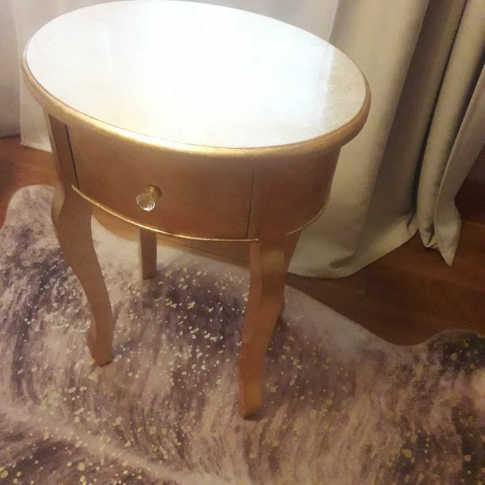 Stolik złoty owalny w stylu glamour