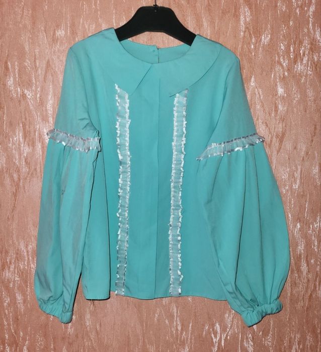 Блуза с пышным рукавом и воротником.128р мята