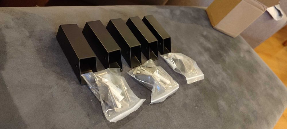 5 Wall-Mounted Hooks64738228538369121