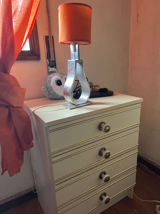 Cama de casal com duas mesinhas de cabeceira + colchão