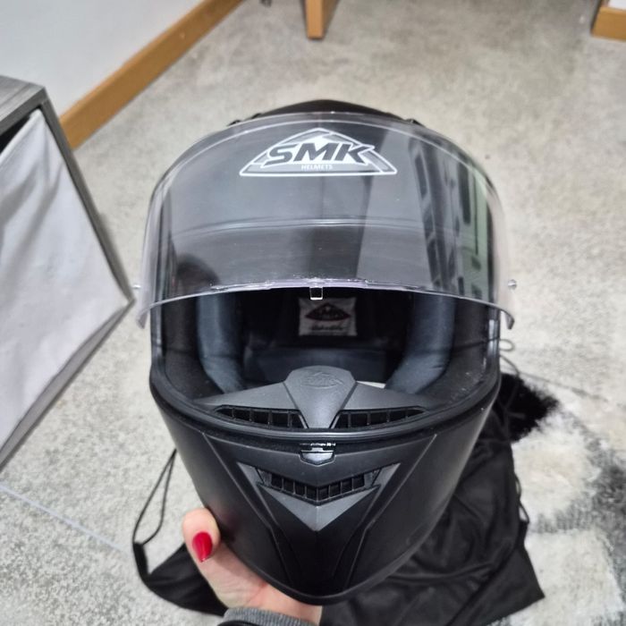 Capacete preto SMK