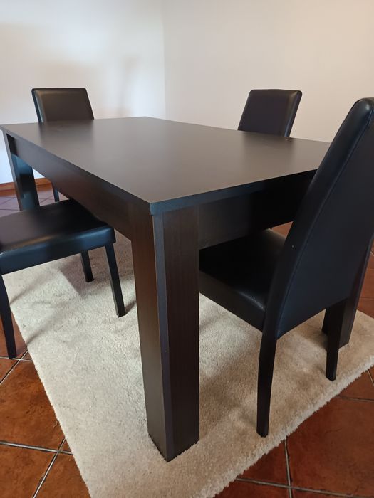 Mesa de refeição para sala. Sem cadeiras