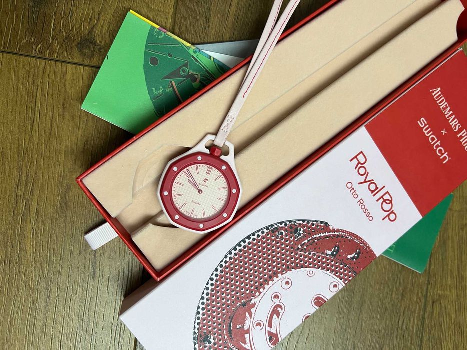 Swatch x AP Otto Rosso – różowy tapisserie z wiśniowym bezlem i 90h