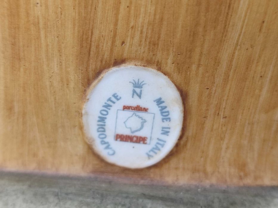 Escultura  de advogada Capodimonte