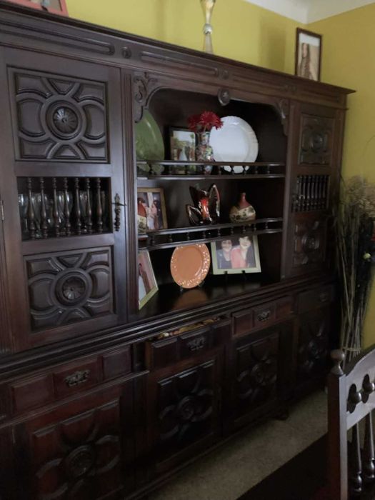 Conjunto de Sala de Jantar em Madeira Maciça