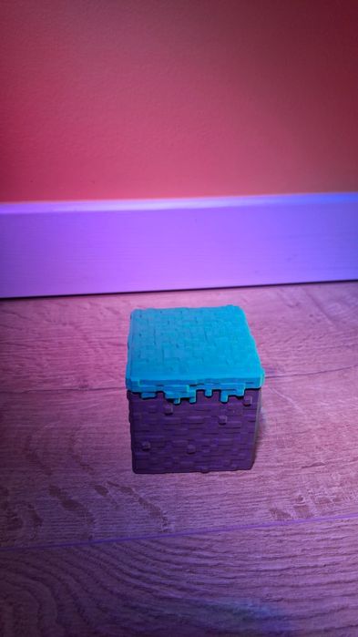 Blok z minecrafta.  Otwierane, wydruk 3D