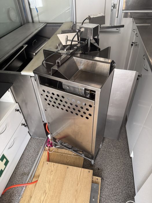 Przyczepa gastronomiczna kebab CESJA ODSTĘPNE SYMBOLICZNĄ ZŁOTÓWKĘ