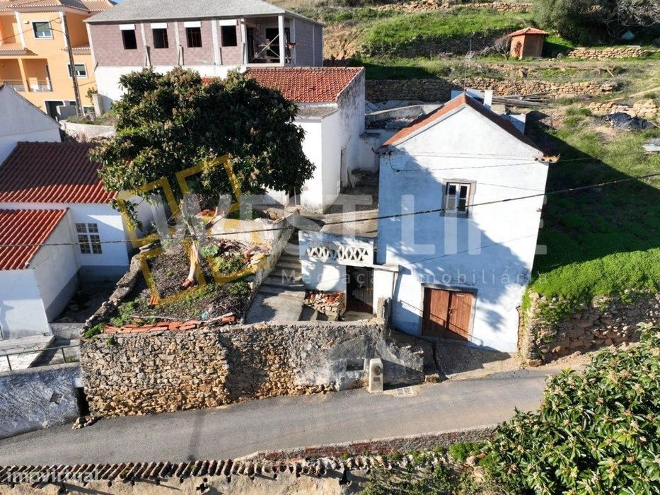 Moradia T2+1 anexo, adega e logradouro em Mafra