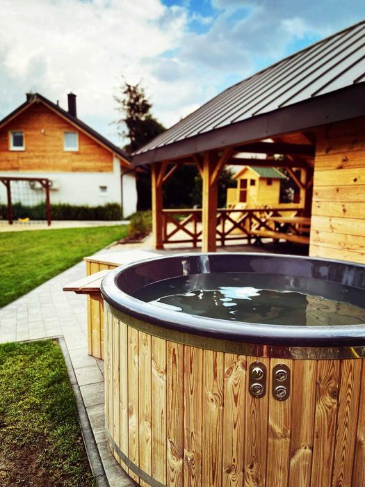 Domek z jacuzzi i sauną nad jeziorem Okuninka | J.Białe