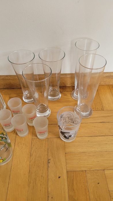 Szklanki, kufle, kieliszki