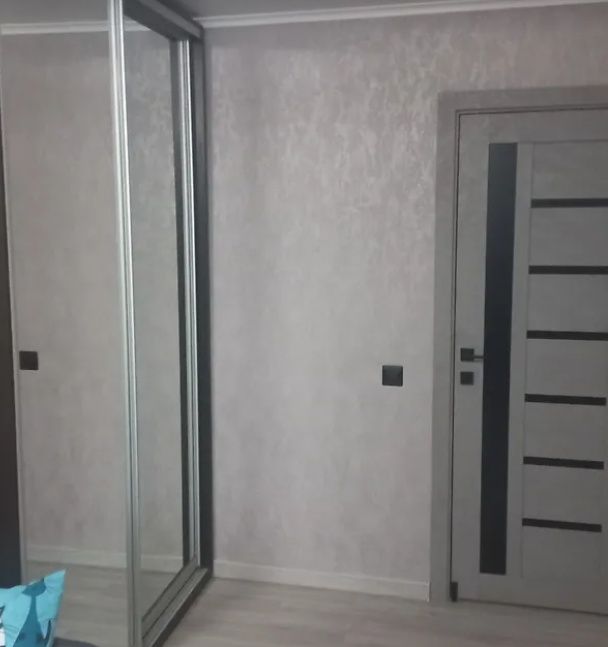 Продається двокімнатна квартира, центр міста