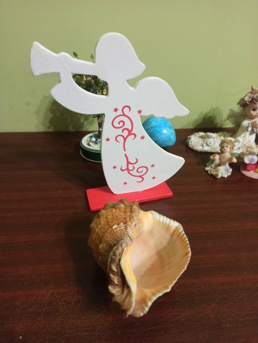 Набір маленьких статуеток та предметів інтер'єру