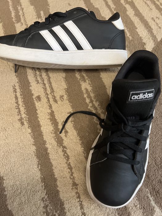 Кросівки універсальні adidas
