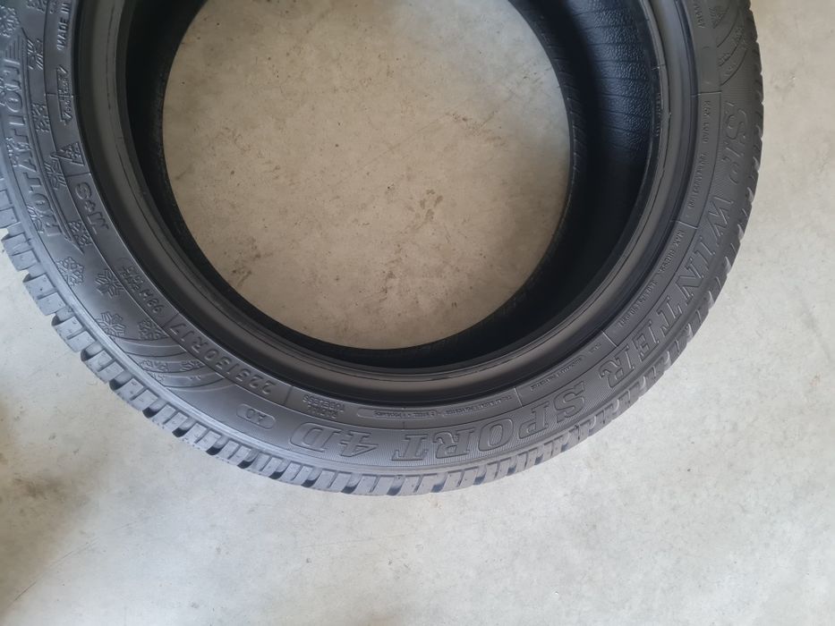 225/50R17 Dunlop SP Winter Sport 4D.
