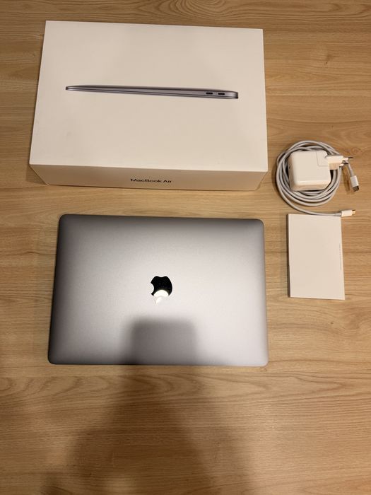Macbook space grey m1 2020 8gb/256gb