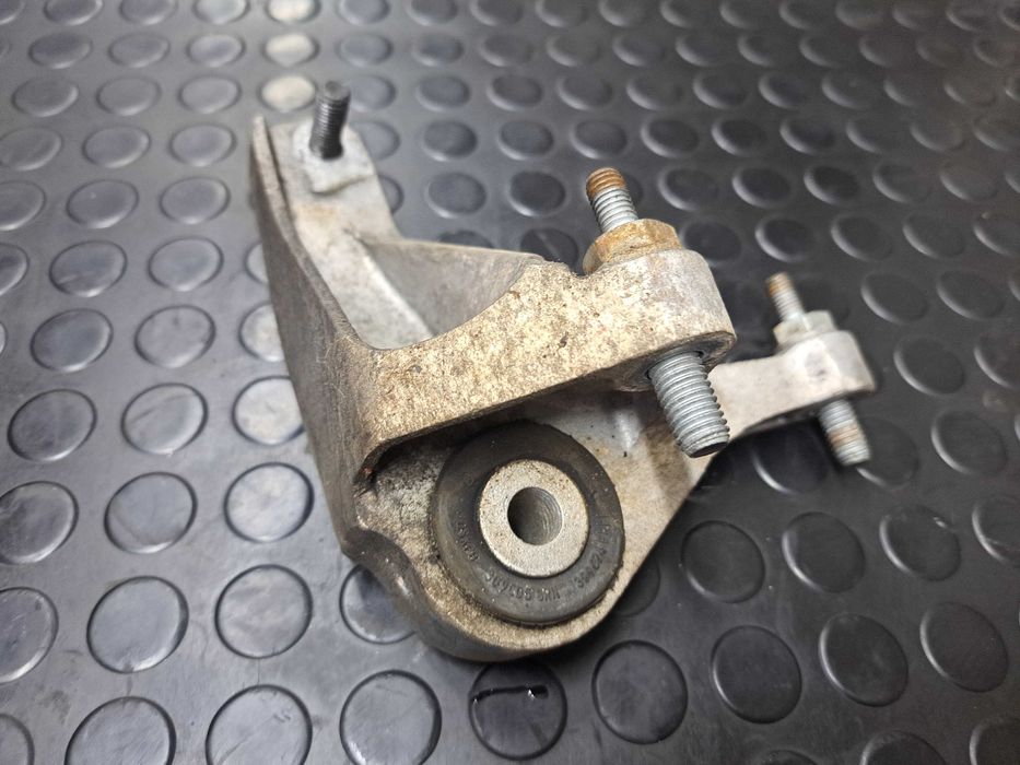 Mocowanie poduszki silnika Ford Kuga Mk1 8V41-6P093-BA