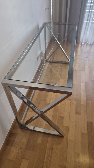 Consola / mesa de apoio  com design moderno