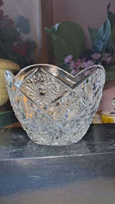 2 хрустальные салатницы