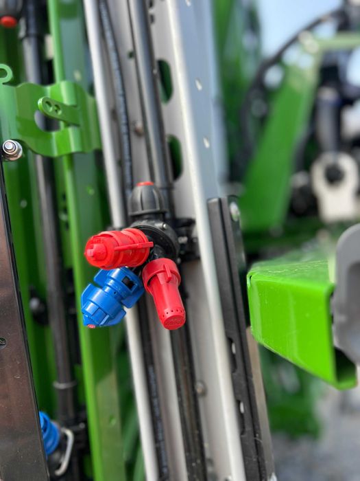 Opryskiwacz polowy Amazone UF 2002 z przednim zbiornikiem FT 1502 Nowy